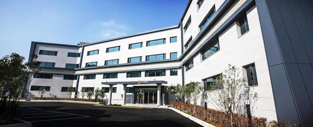 Ra Tourist Hotel Jeju Esterno foto