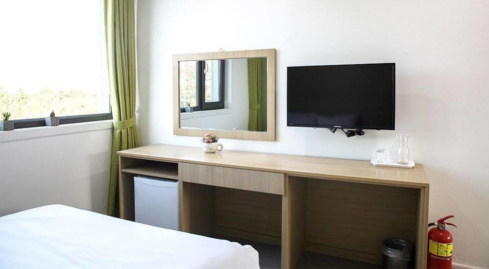 Ra Tourist Hotel Jeju Esterno foto