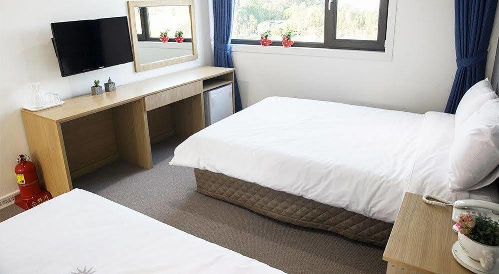 Ra Tourist Hotel Jeju Esterno foto