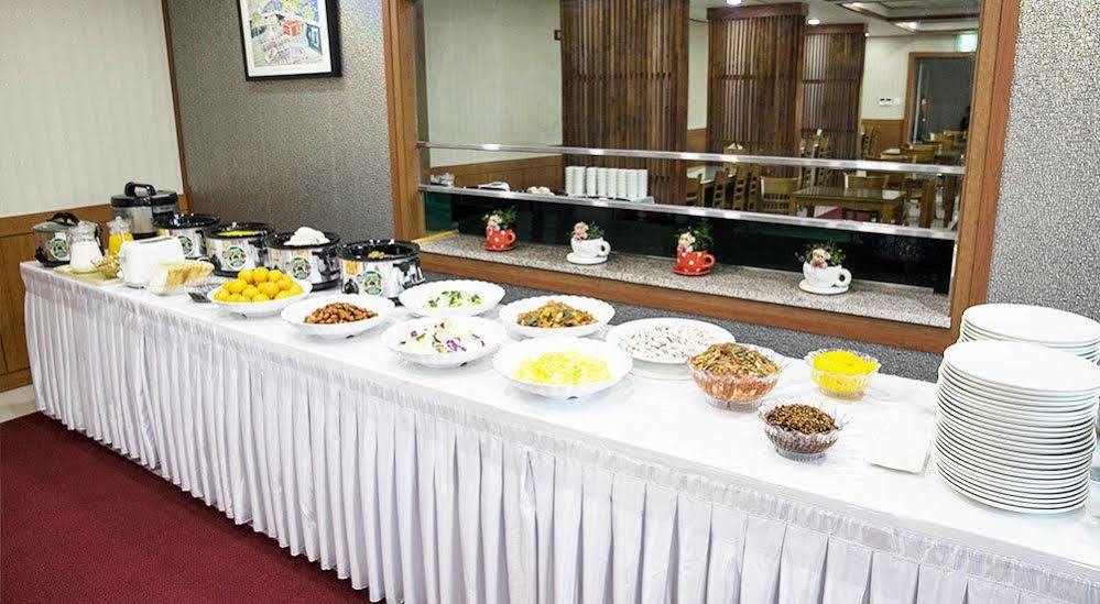 Ra Tourist Hotel Jeju Esterno foto